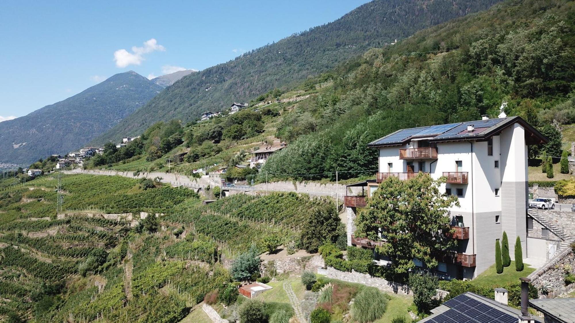 Wine Hotel Retici Balzi Poggiridenti Exterior photo