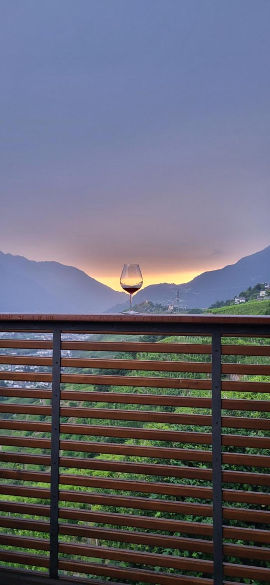 Wine Hotel Retici Balzi Poggiridenti Exterior photo