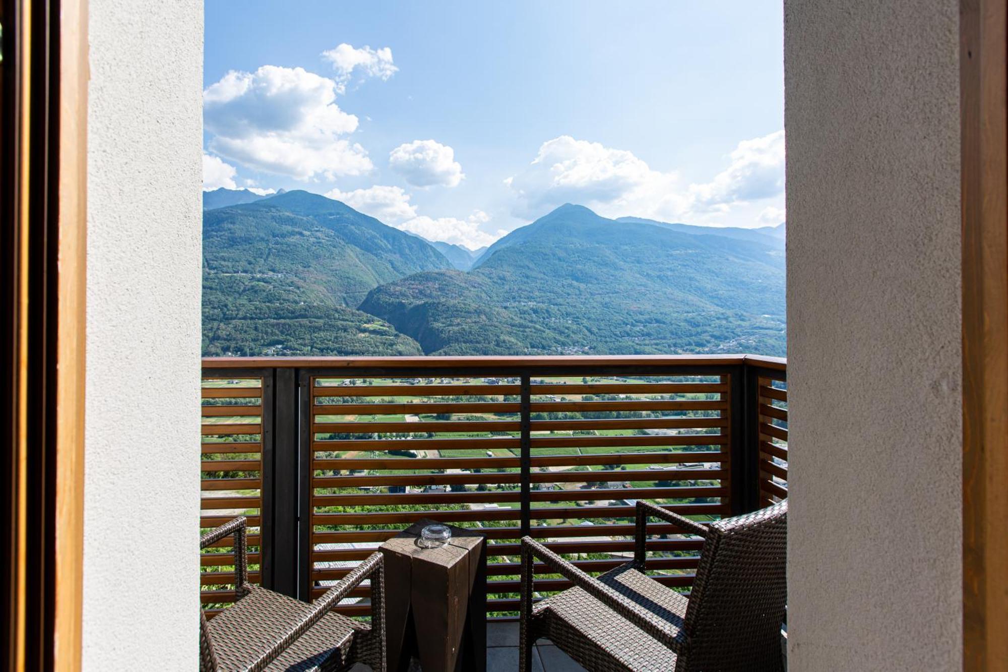 Wine Hotel Retici Balzi Poggiridenti Exterior photo