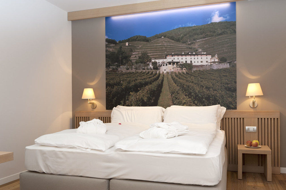 Wine Hotel Retici Balzi Poggiridenti Exterior photo